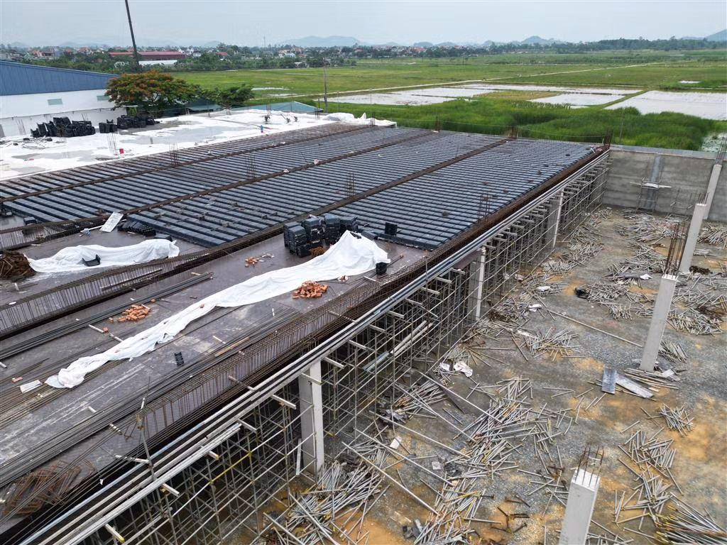 Chưa được giao đất vẫn ngang nhiên xây dựng nhà máy may -0