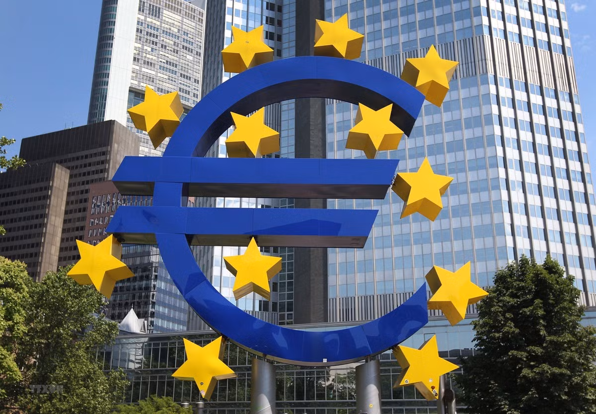 Eurozone rơi vào suy thoái sau hai quý tăng trưởng âm liên tiếp -0