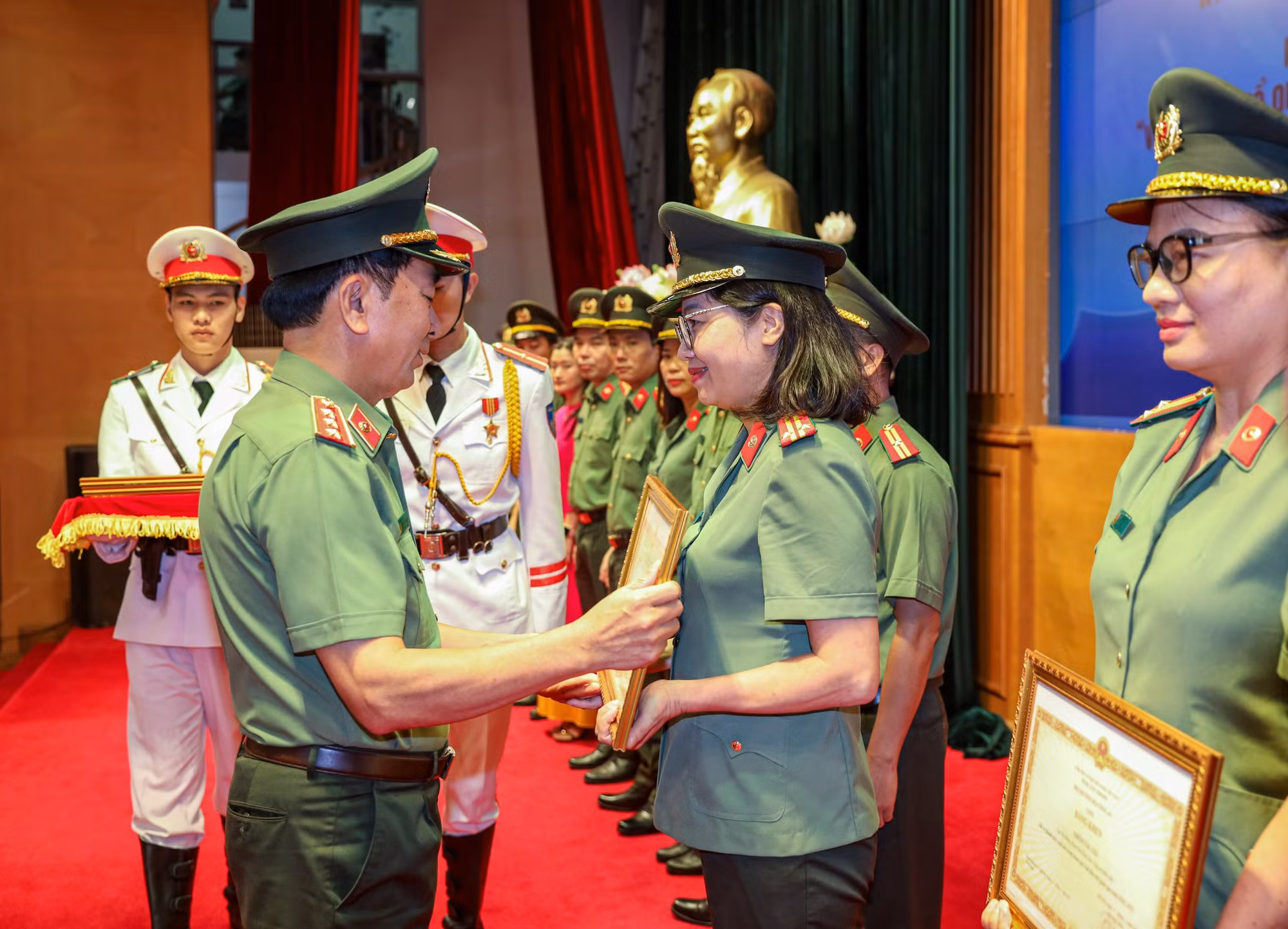 Luôn xứng đáng là những chiến sĩ kiên cường trên mặt trận tư tưởng - văn hoá. -0