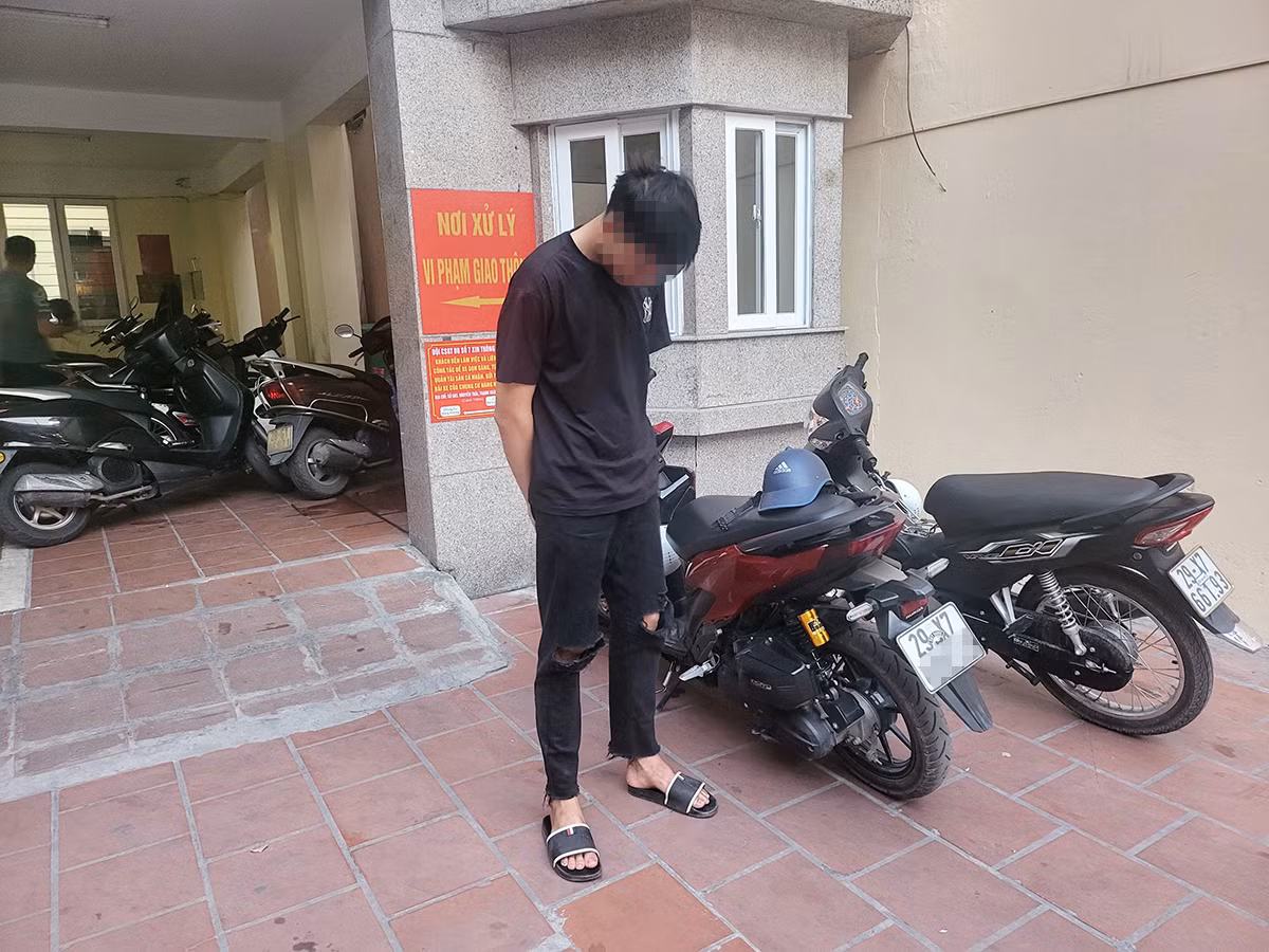 “Thanh niên choai” bốc đầu trêu Cảnh sát và cái kết -0