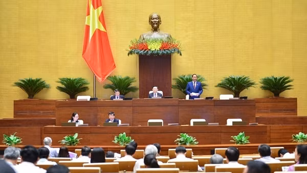 Tạo điều kiện thuận lợi cho người nước ngoài nhập cảnh, lưu trú tại Việt Nam