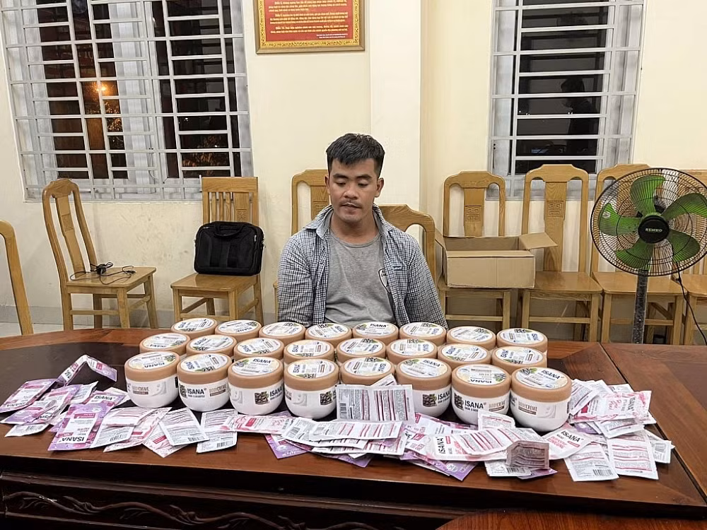 Triệt phá đường dây vận chuyển 6,8kg ma túy qua đường hàng không -0