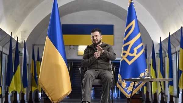 Nữ minh tinh Angelina Joe đến thăm vùng chiến sự tại Ukraine ảnh 4
