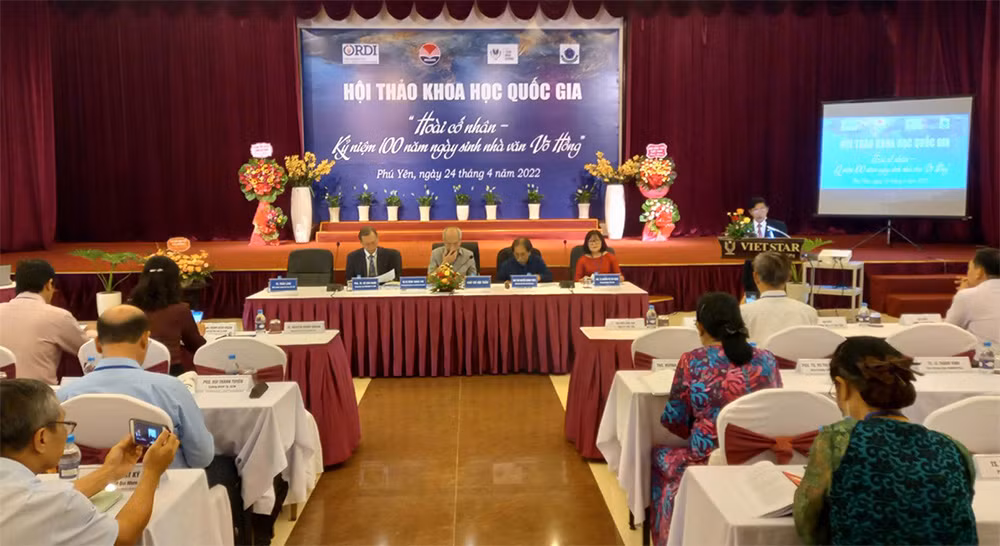 Võ Hồng - Người tránh xa những “vết xe cũ” -0
