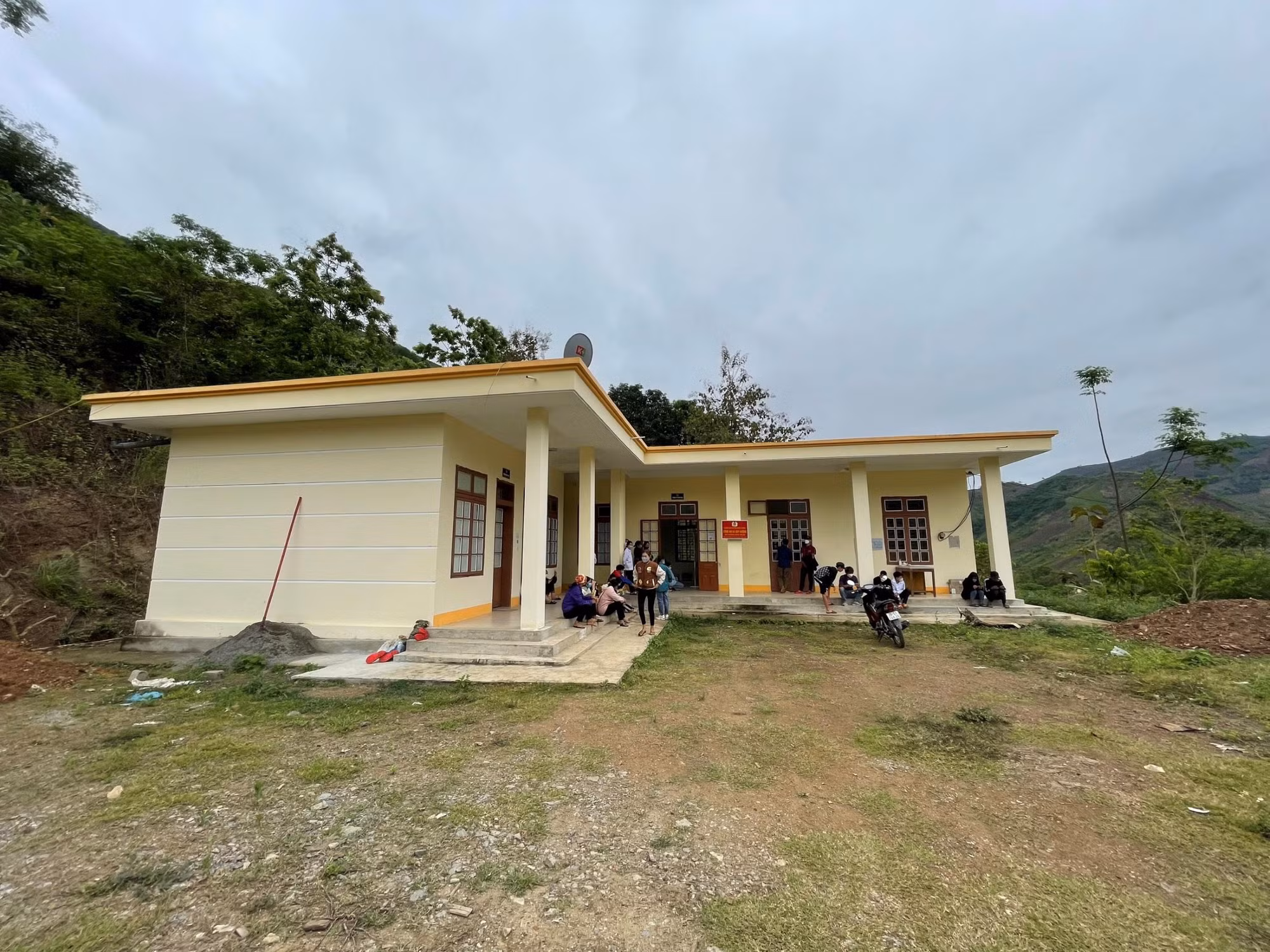 Công an huyện Mộc Châu xuống xã cấp CCCD và định danh điện tử cho người dân -0