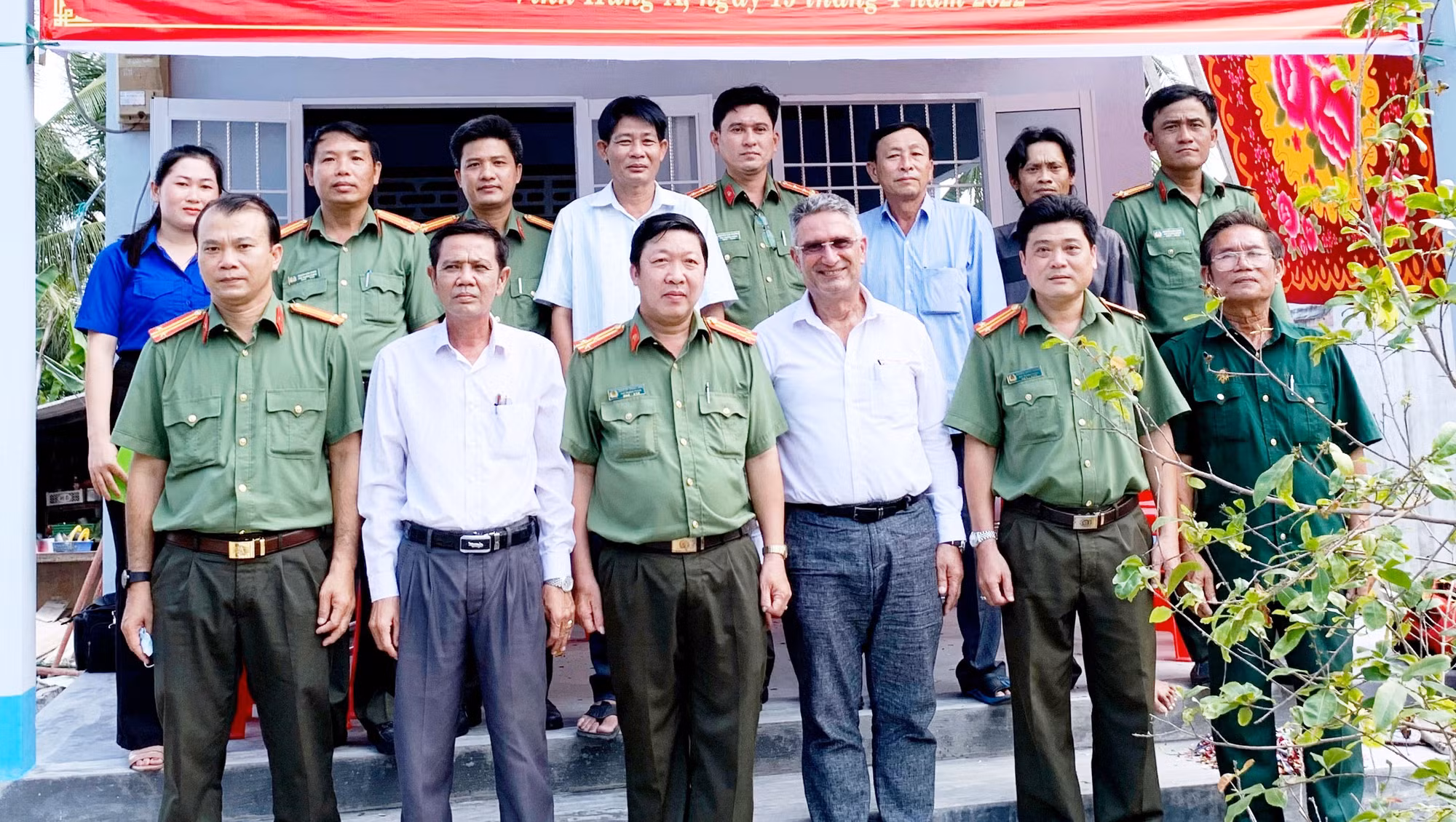 Công an tỉnh Bạc Liêu tặng nhà tình thương cho hộ nghèo -0