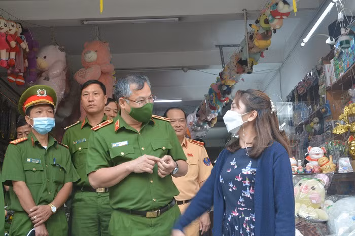 Thứ trưởng Nguyễn Văn Long “test nhanh” người dân Đà Lạt về PCCC -0