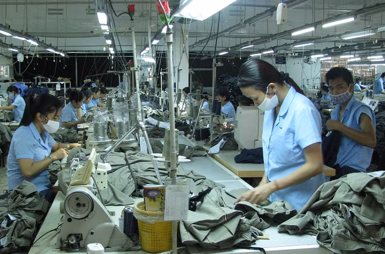“Tăng lương tối thiểu vùng”: Một miếng khi đói bằng một gói khi no! -0