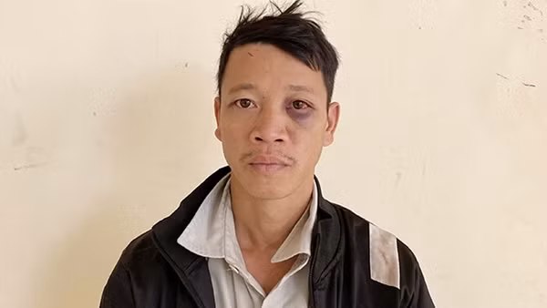 Gạ bé gái ra sau bếp "chơi trốn tìm" rồi giở trò đồi bại