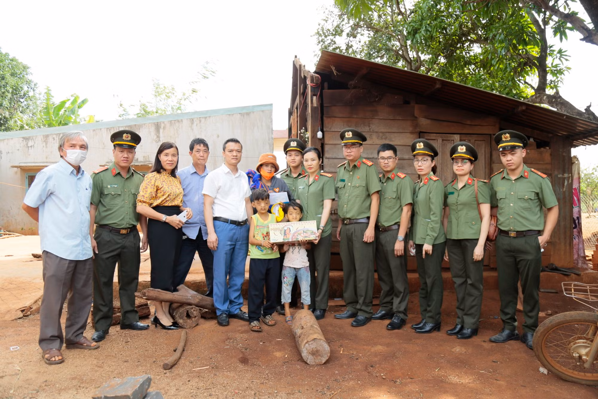 Yêu thương mùa COVID-19 -1
