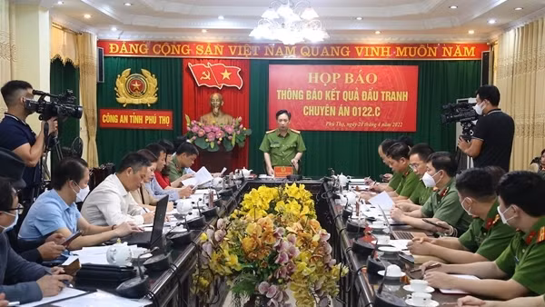 Bắt giam 3 đối tượng cưỡng đoạt tài sản của ngư dân đi cào hến ảnh 2