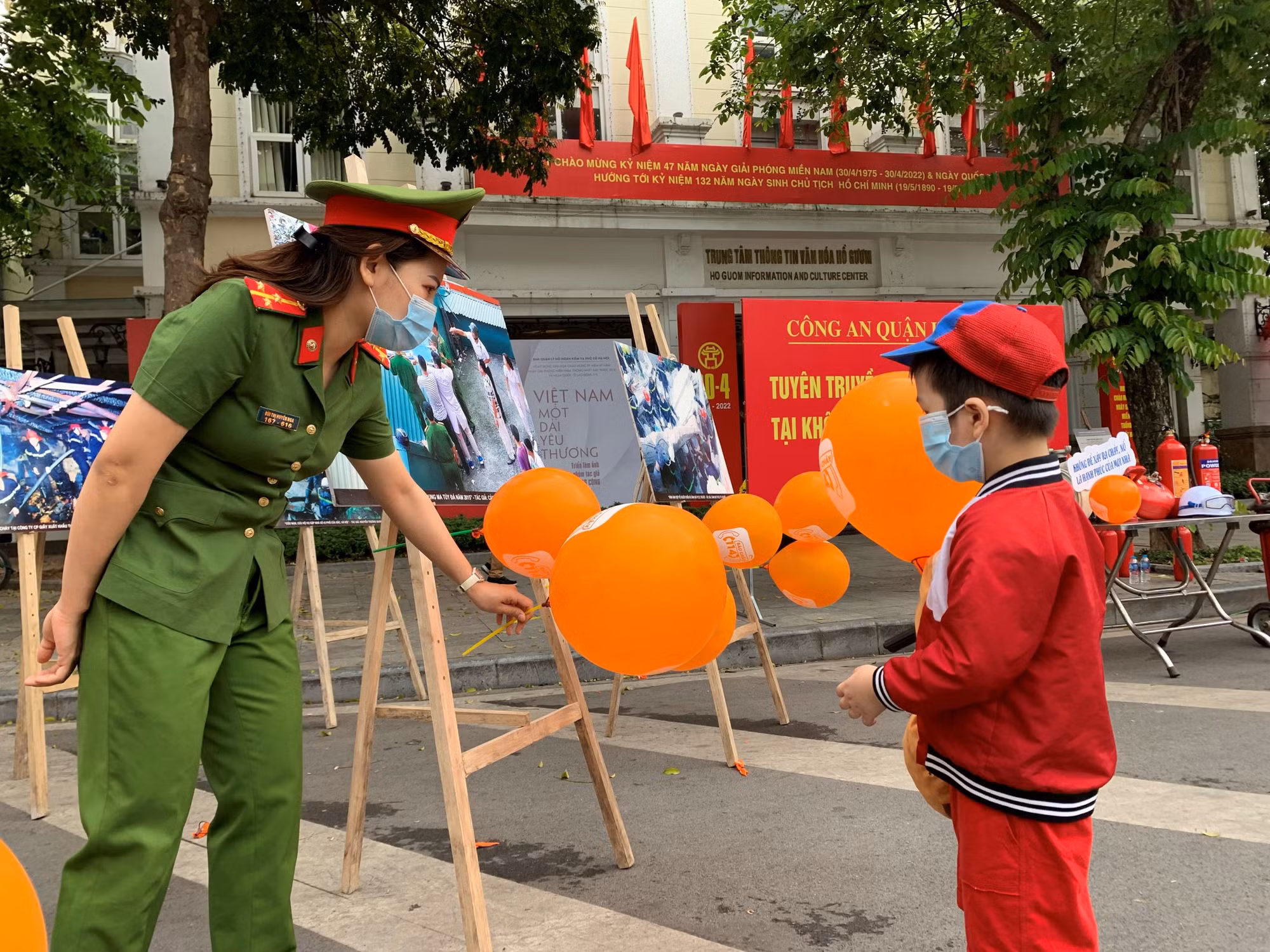 Tuyên truyền phòng cháy chữa cháy tại không gian phố đi bộ hồ Gươm -0