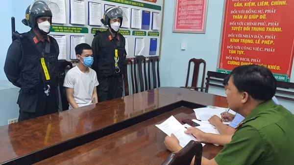 Mượn xe của bạn mang đi cầm cố để trả nợ ảnh 2