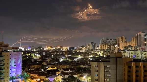 Israel không kích Dải Gaza, bạo lực lại leo thang ảnh 4