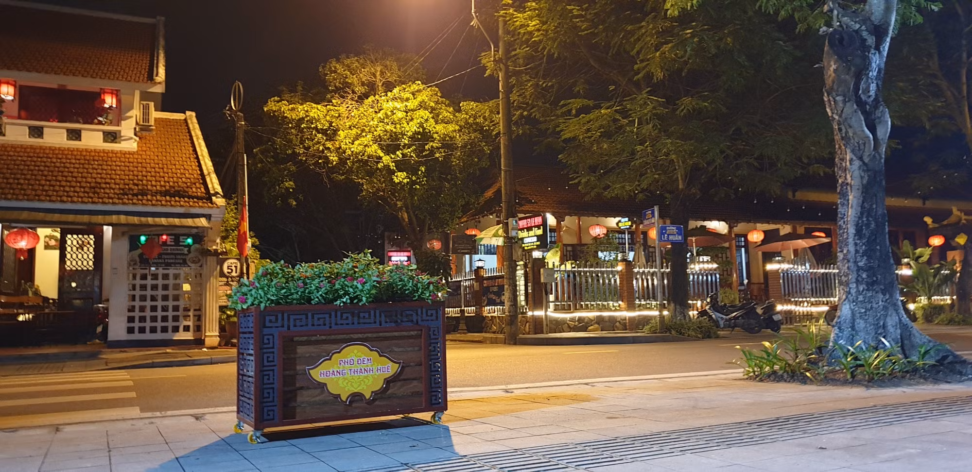 Cố đô Huế chính thức có phố đêm Hoàng thành -0