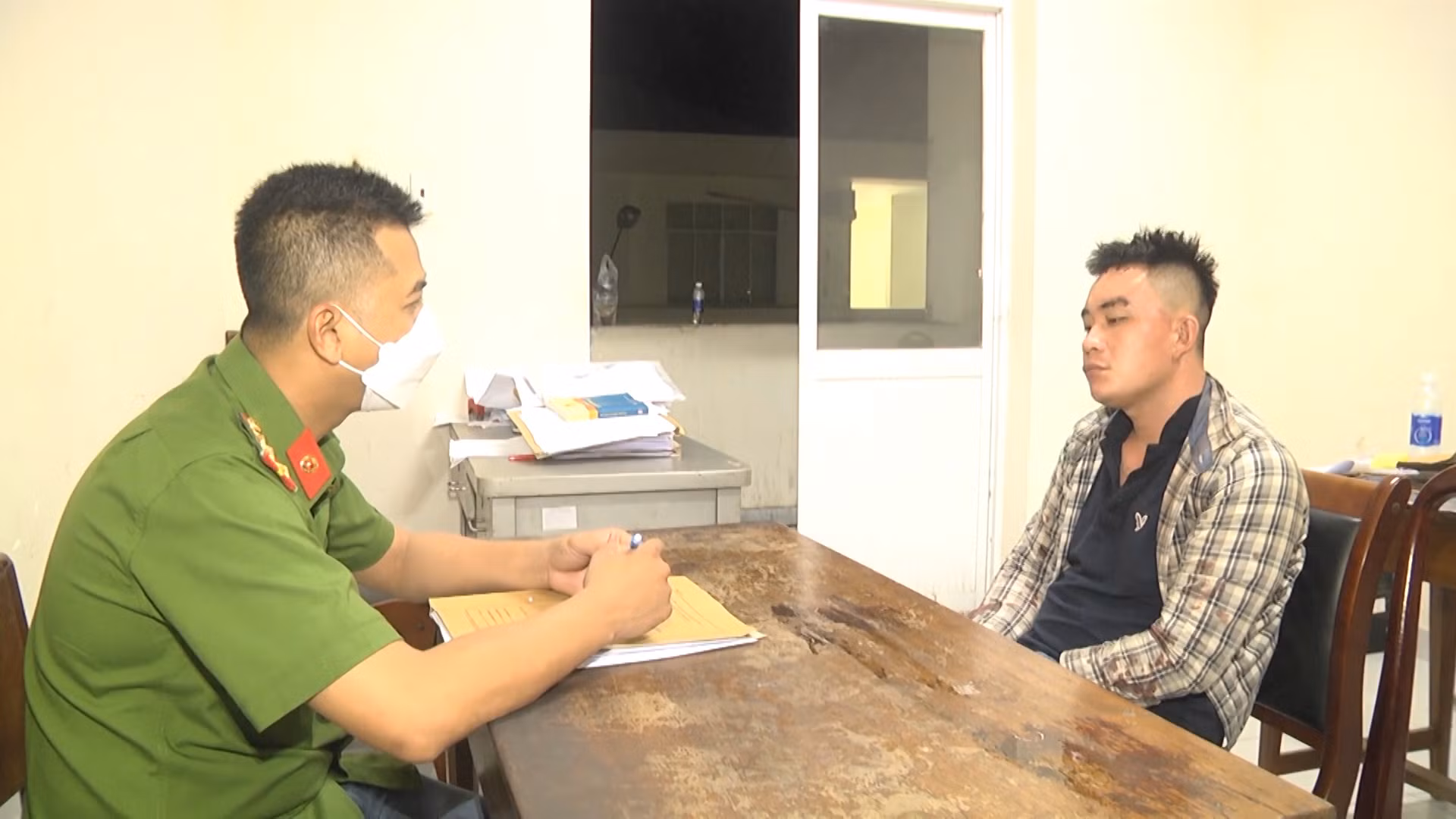 Bắt đối tượng gây ra hàng loạt vụ cướp giật táo tợn -0