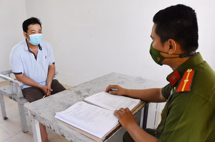 Khởi tố đối tượng tàng trữ trái phép chất ma túy và súng quân dụng -0