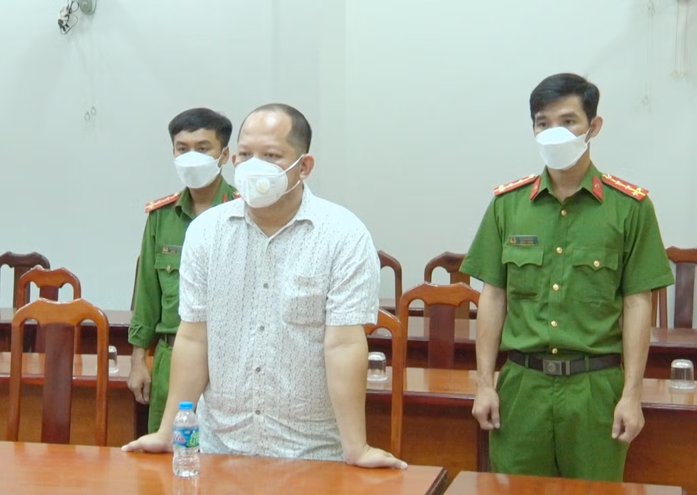 Bắt Giám đốc và nguyên Phó Giám đốc Ban QLDA Đông Bắc tỉnh Cà Mau -0