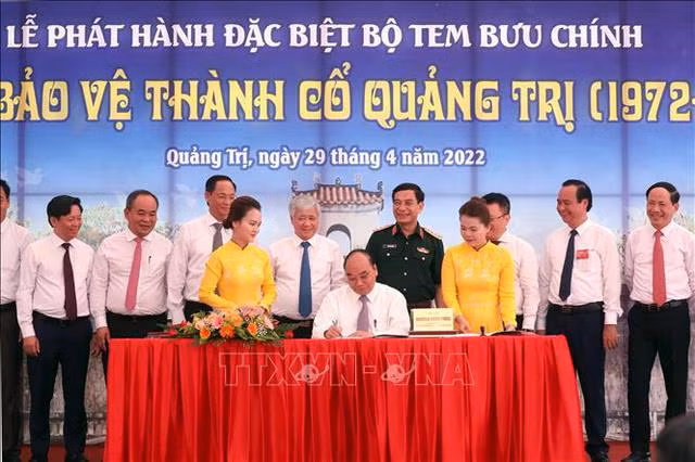 Chủ tịch nước dâng hương tưởng nhớ các Anh hùng liệt sĩ tại Thành cổ Quảng Trị -0
