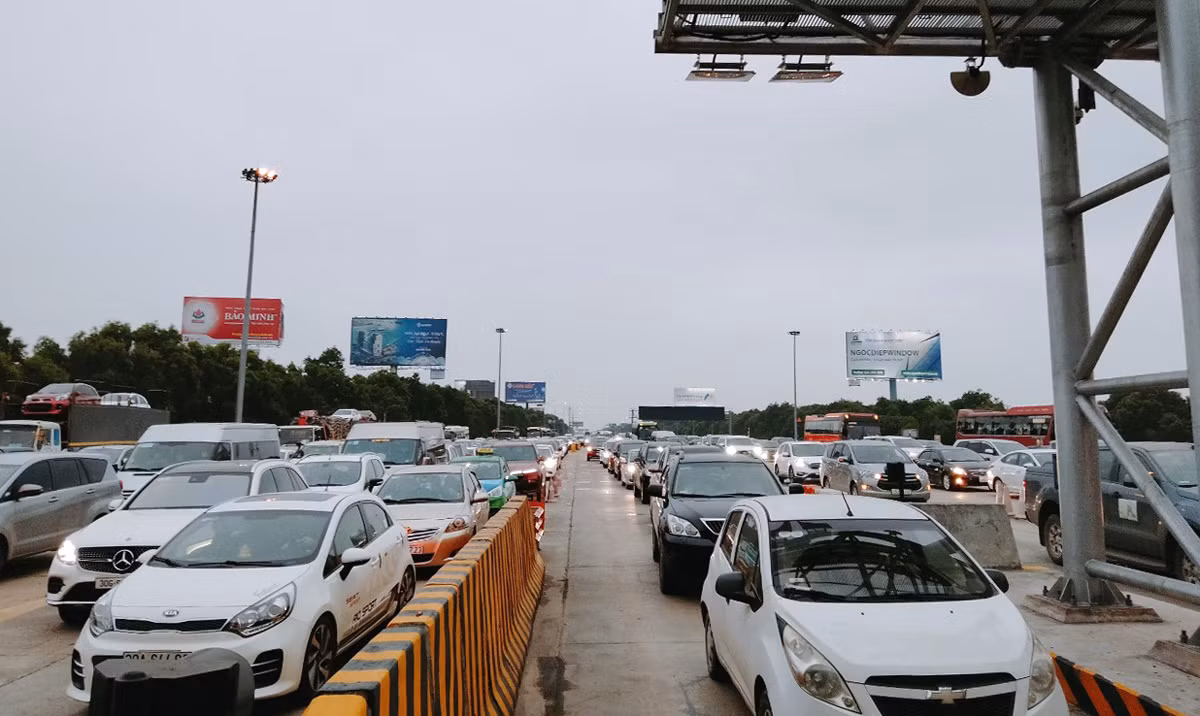 Cao tốc Hà Nội - Hải Phòng bị ùn ứ, kéo dài do đứt cáp quang nội bộ -0
