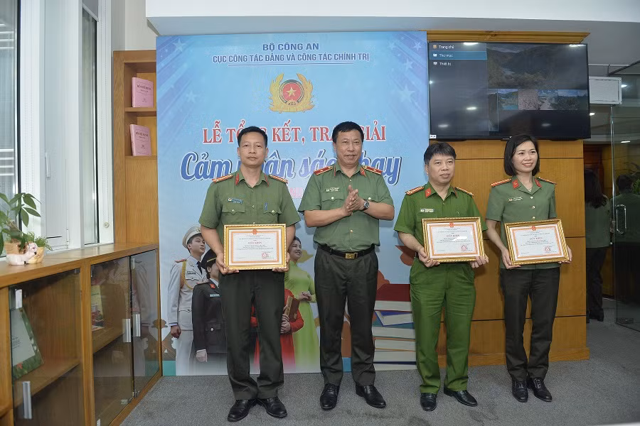Trao giải cuộc thi “Cảm nhận sách hay tại thư viện CAND” -0