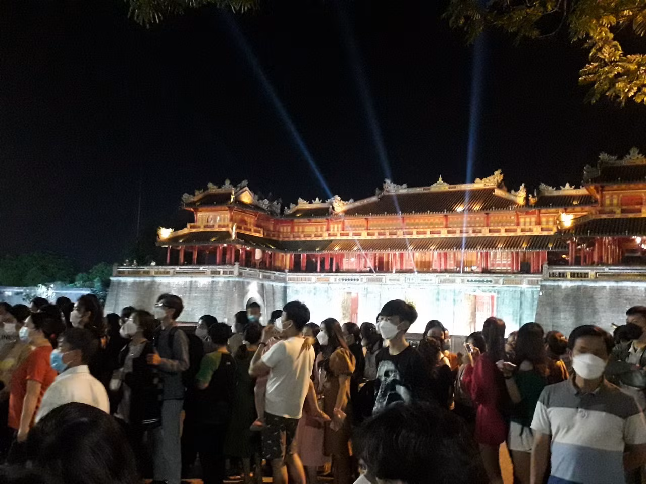 Cố đô Huế chính thức có phố đêm Hoàng thành -0
