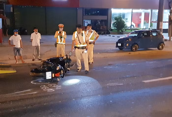 Va chạm giữa 2 xe mô tô phân khối lớn, 2 người thương vong -0