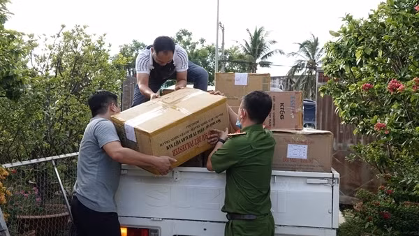 Bắt giữ hơn 22.000 bao thuốc không hóa đơn chứng từ