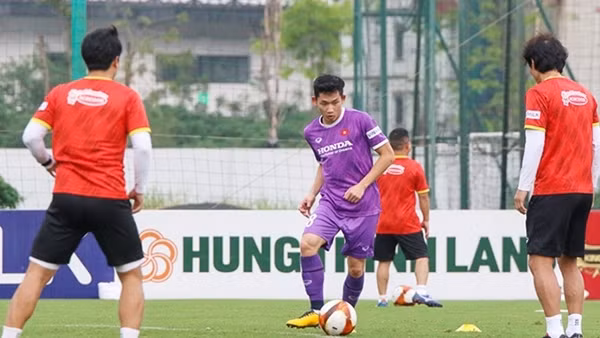 Thức xuyên đêm chờ mua vé trận đấu của U23 Việt Nam ảnh 14