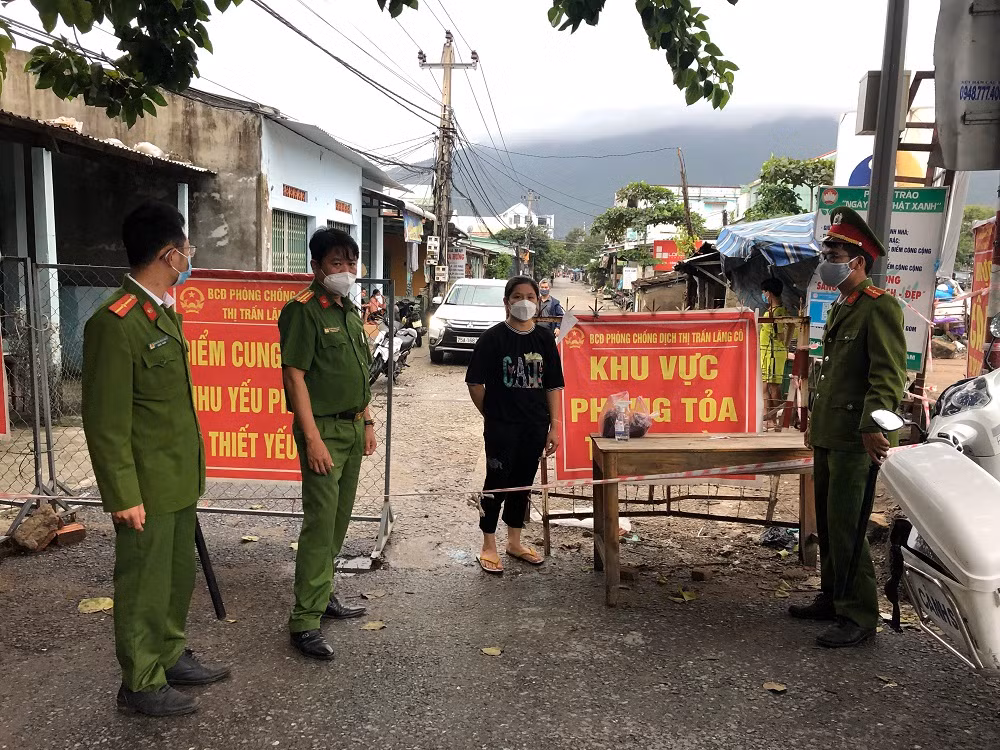 Thứ trưởng Bộ Công an đánh giá cao việc xây dựng Công an xã chính quy tại Thừa Thiên-Huế -0