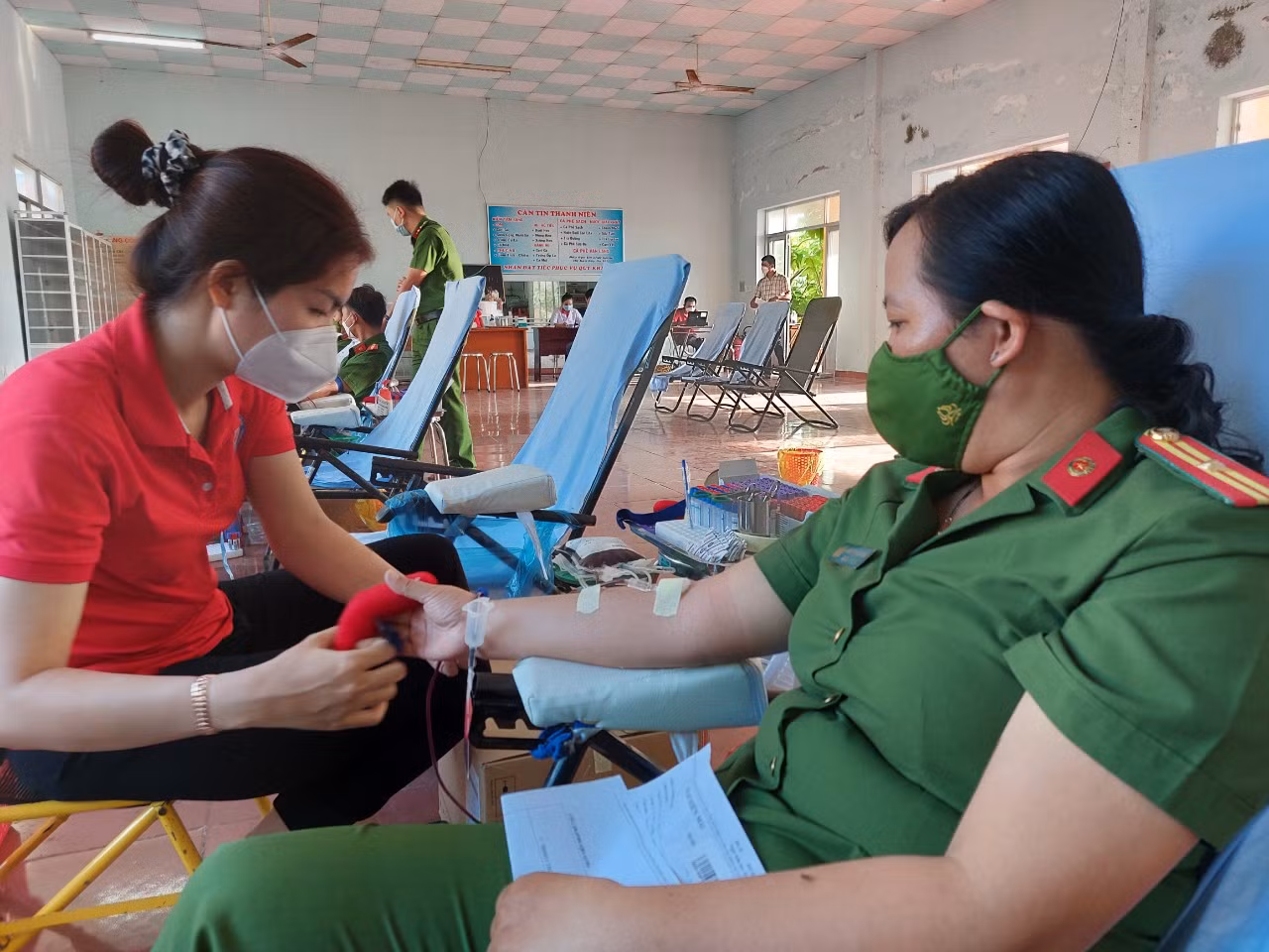 Hàng trăm CBCS Công an tỉnh Sóc Trăng hiến máu nhân đạo -0