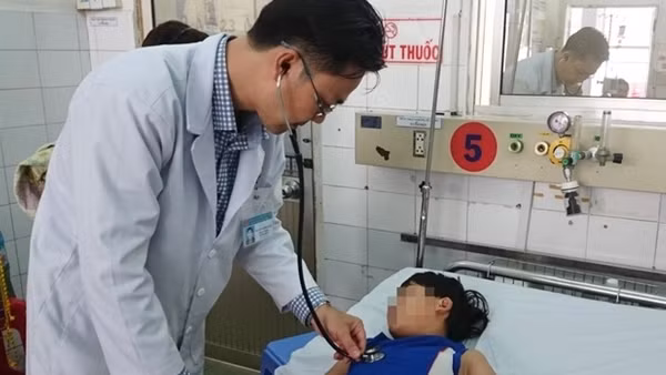 Quyết liệt phòng chống dịch bệnh mùa hè ảnh 2