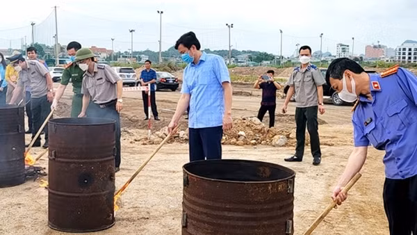 Hai đối tượng bị bắt cùng hơn 5.000 viên ma túy giấu trong bao gạo ảnh 2