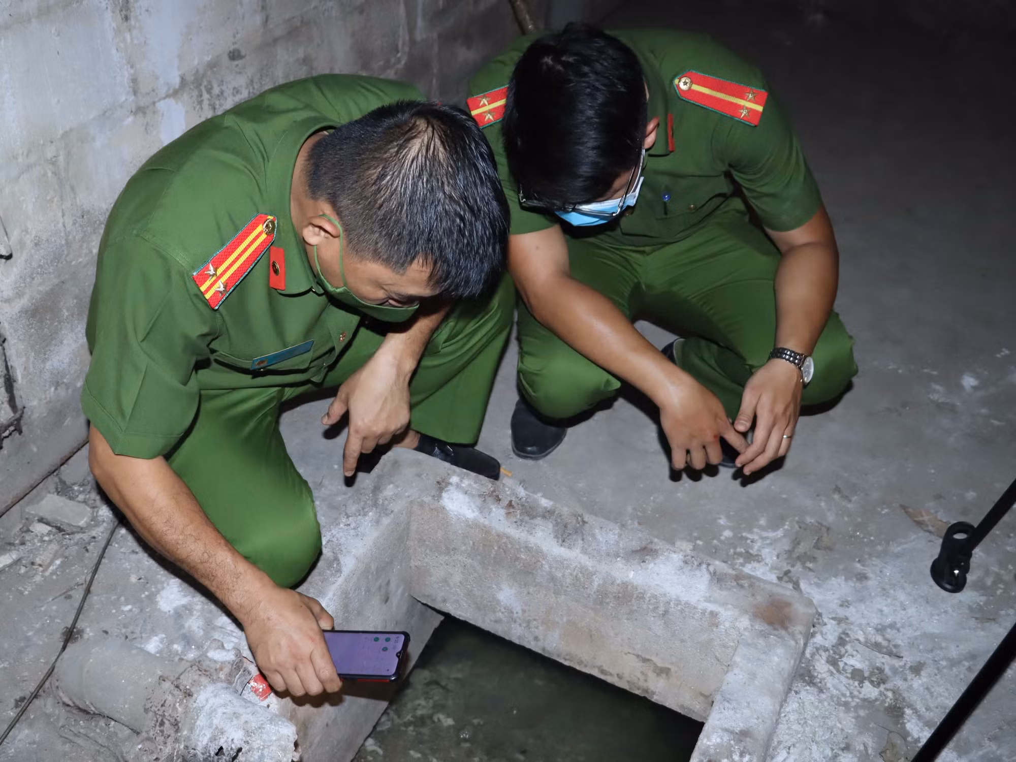 Phát hiện công ty xả chất thải nguy hại ra môi trường -0