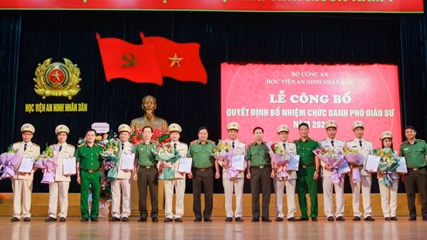 Bổ nhiệm chức danh Phó Giáo sư đối với Thiếu tướng CAND Phạm Bá Tuyến ảnh 4