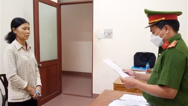 Đặt làm sổ đỏ giả để vay mượn, mua bán hàng trăm triệu đồng ảnh 3