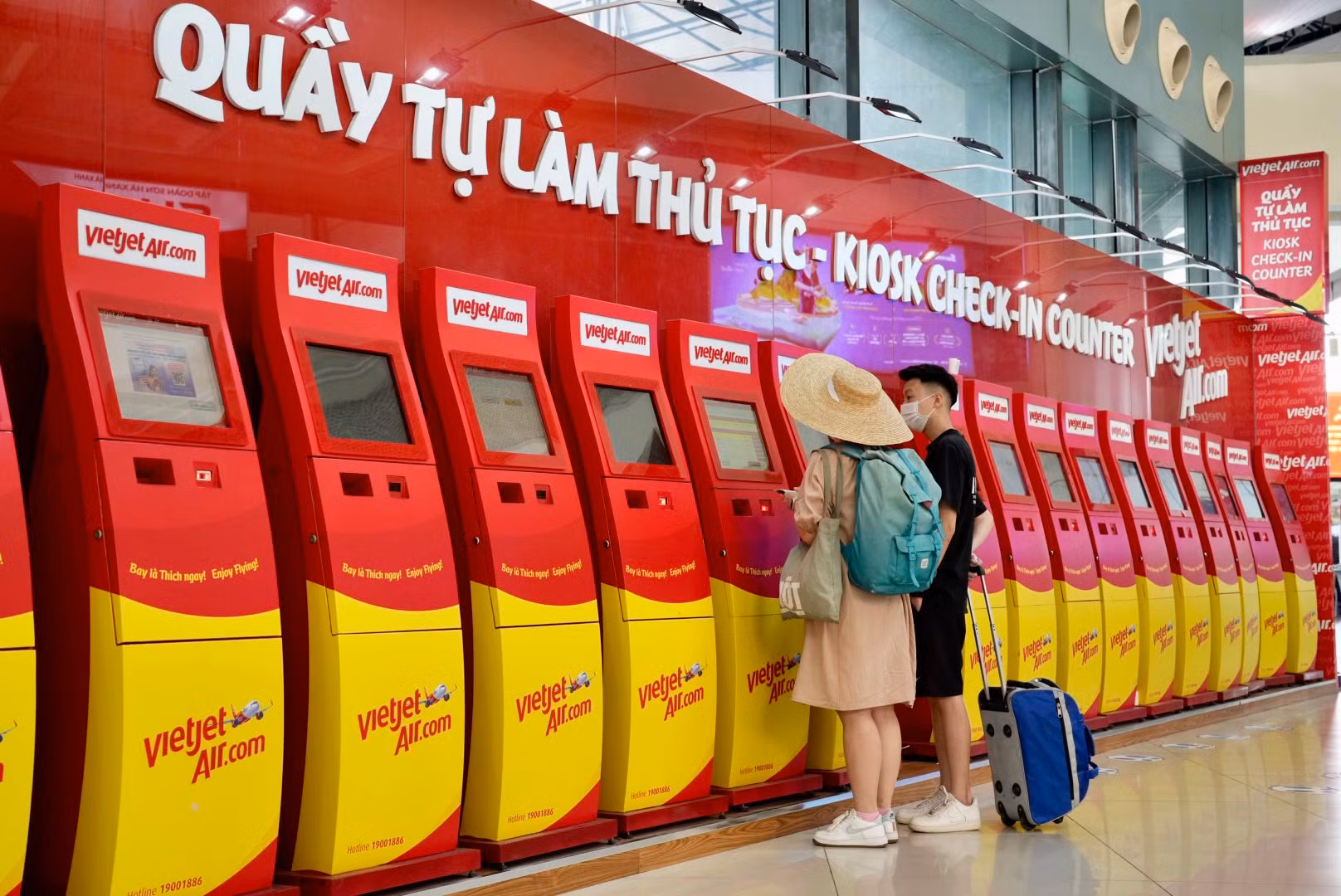 5. khuyến khích khách tự làm thủ tục tại kiosk-check-in của các hãng hàng không tại nhà ga.jpg -0