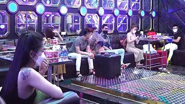 Lấy phòng karaoke làm bình phong để sử dụng ma túy ảnh 4
