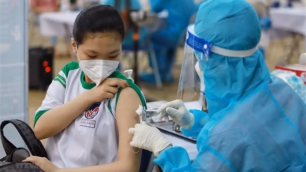 Bộ Y tế yêu cầu các địa phương tăng tốc tiêm mũi 3 vaccine phòng COVID-19 ảnh 2