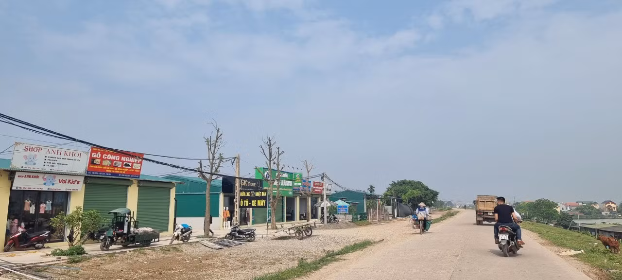Ẩn họa từ những công trình “mọc” sát chân đê sông Hồng -0