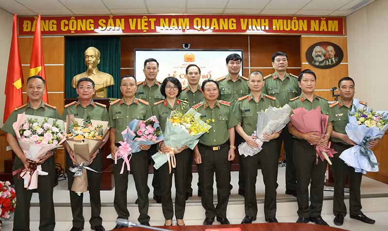 Công bố quyết định bổ nhiệm Giám đốc Công an tỉnh Quảng Bình ảnh 8