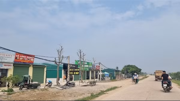 Ẩn họa từ những công trình “mọc” sát chân đê sông Hồng