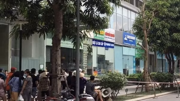 Một người nước ngoài rơi từ tầng 18 chung cư cao cấp ảnh 3