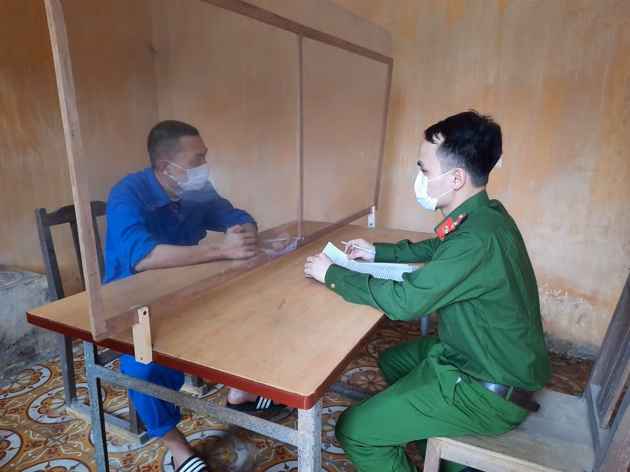 Triệt phá ổ nhóm hoạt động “tín dụng đen”, cho vay trên 15 tỷ đồng -0