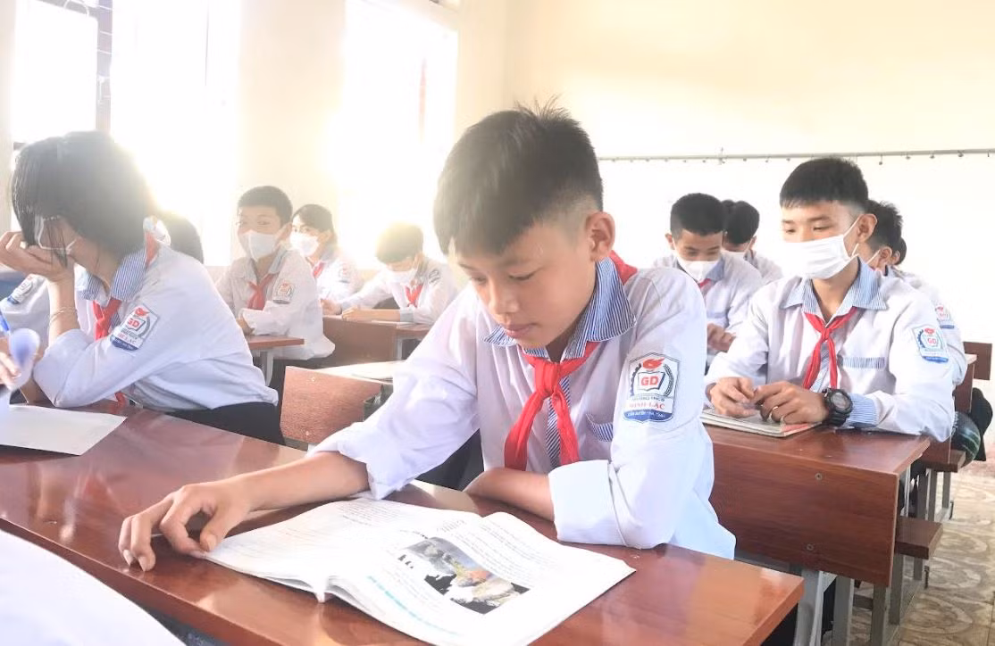 Tuyên dương nam sinh lớp 8 dũng cảm cứu 2 em nhỏ đuối nước -0