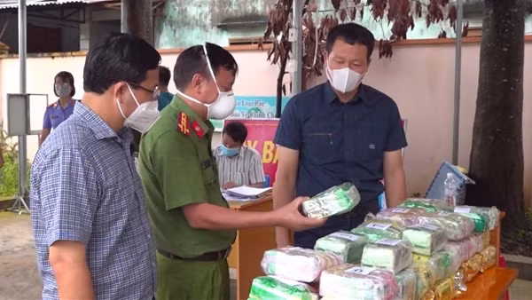 Về quê tránh dịch, gạ được đầu mối tuồn ma túy ảnh 5