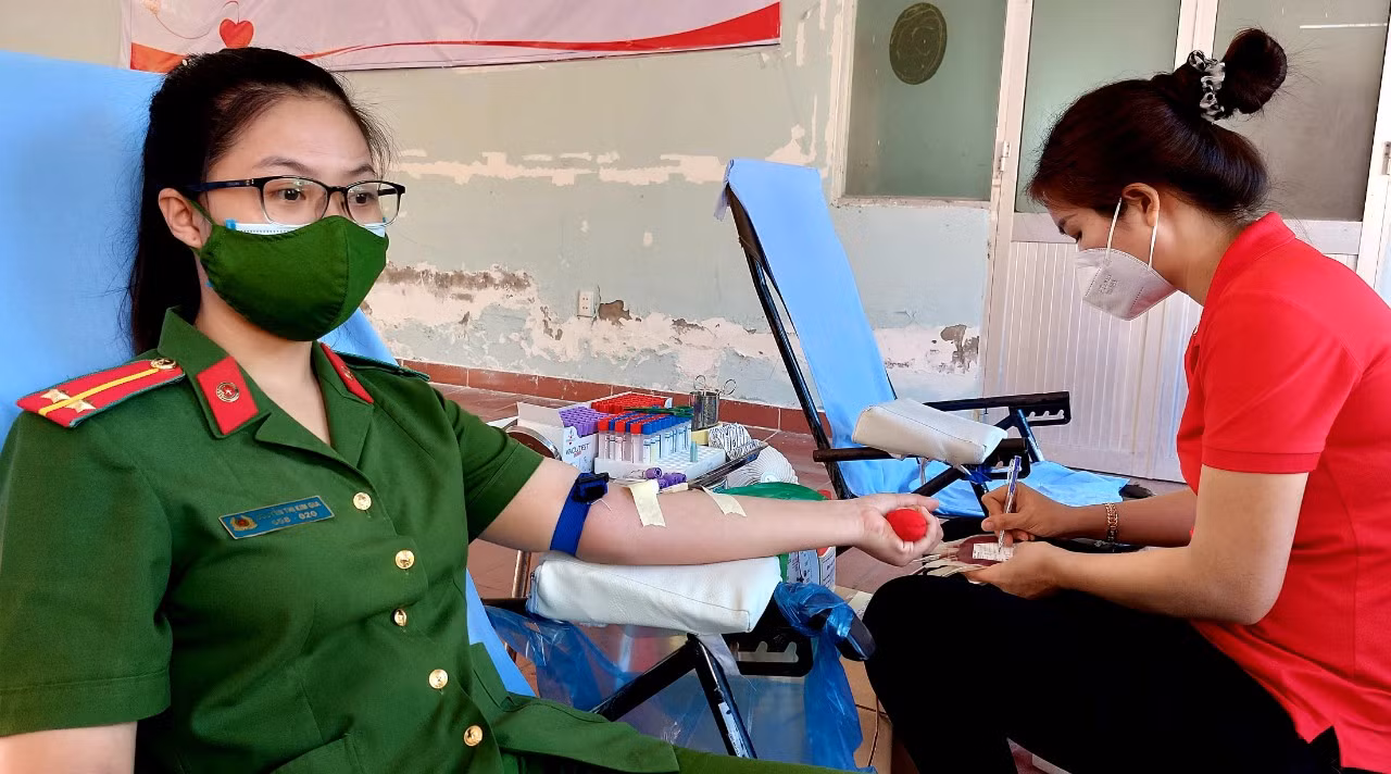 Hàng trăm CBCS Công an tỉnh Sóc Trăng hiến máu nhân đạo -0