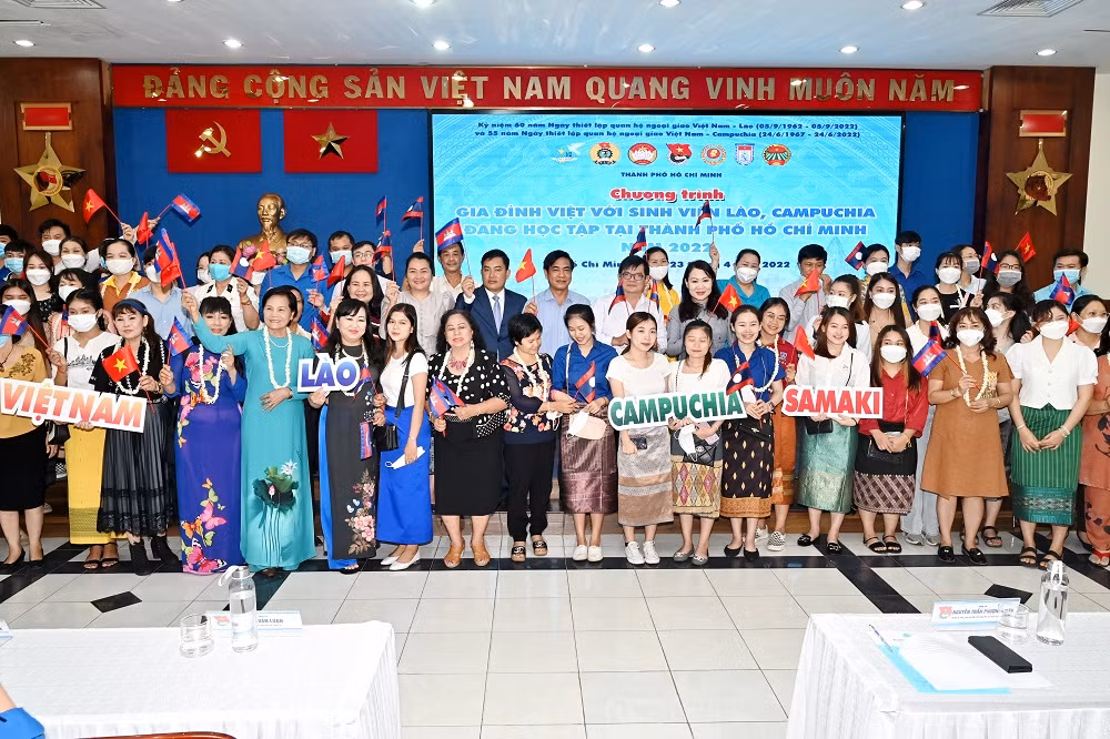 sinh vien lao.jpg -0