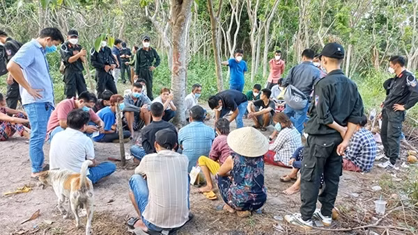 Chặn buôn lậu vùng biên mùa nước nổi ảnh 3