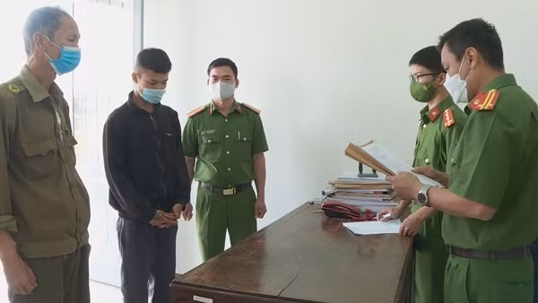 Tàng trữ 35 bịch ma túy đá, 70 viên thuốc lắc để dùng dần ảnh 2